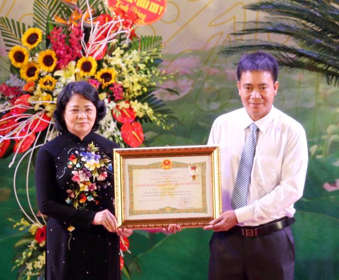 Khí tiết chiến sĩ cách mạng nơi ngục tù đế quốc